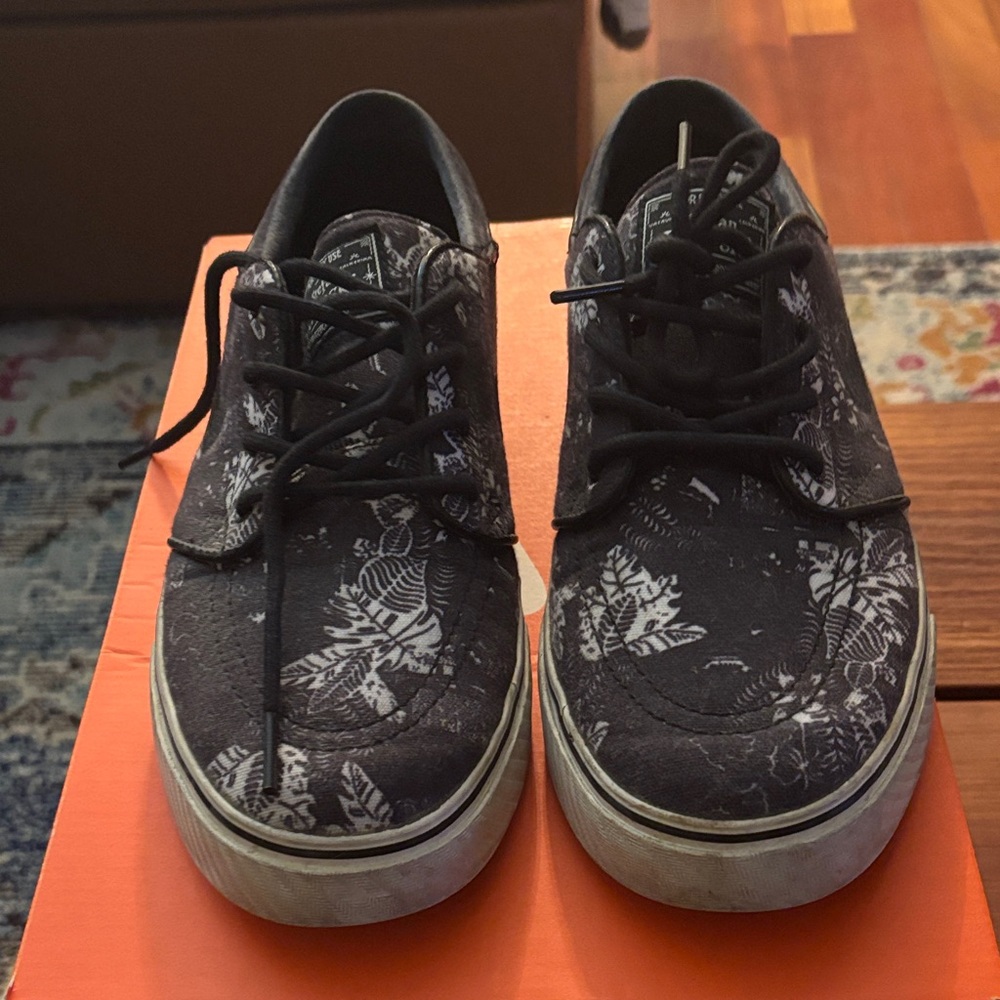Nike SB Zoom Stefan Janoski Black and White Floral Sneakers, 8.5 mens